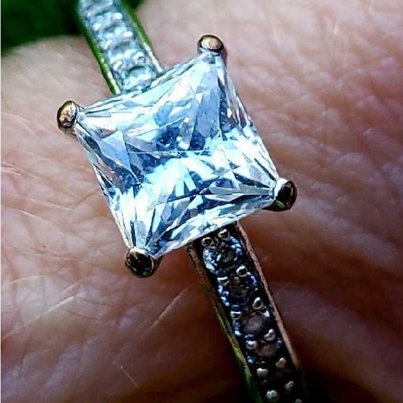 White Rhodium Swarovski ring, size 5.75 - Picture 7 of 7